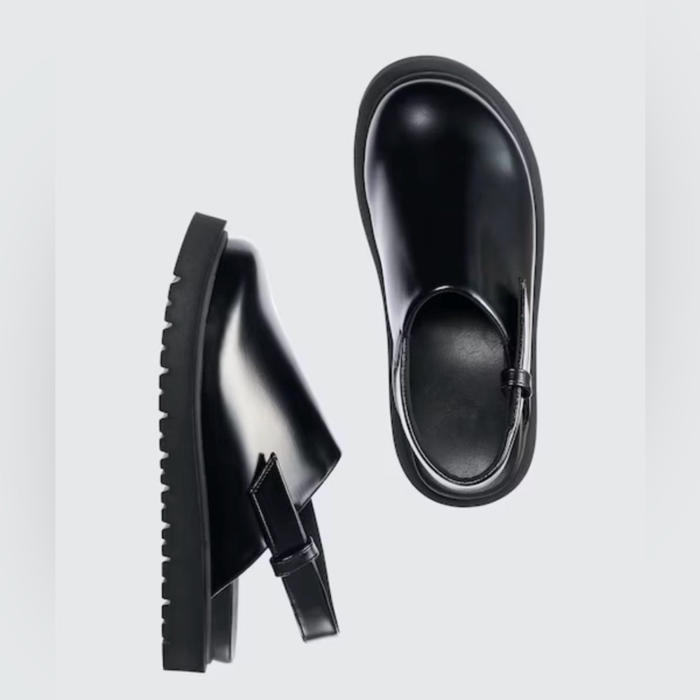 Uniqlo Black Women's Slippers